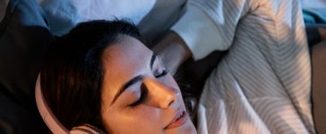 White Noise and Wearable Tech: How Smart Devices Improve Sleep