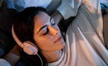 White Noise and Wearable Tech: How Smart Devices Improve Sleep